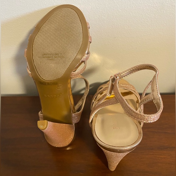 NWOT Glittery rose gold sandals - Picture 4 of 4